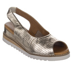 Złote ażurowe sandały damskie Artiker 52C0828 skórzane na koturnie