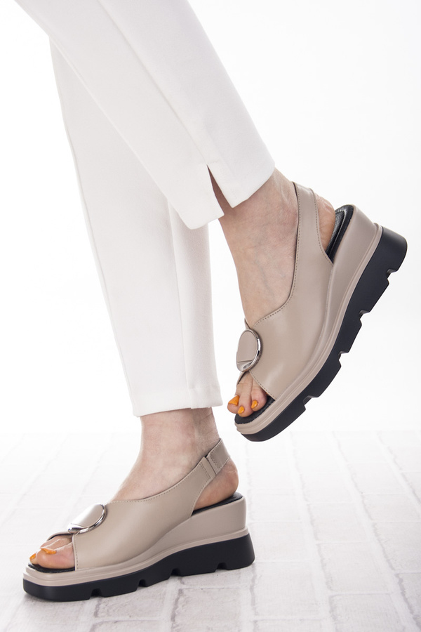 Sandały na koturnie beżowe damskie T.Sokolski L25-249 beige