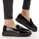 Lakierowane mokasyny damskie Filippo DP7216/25 BK czarne z ozdobą