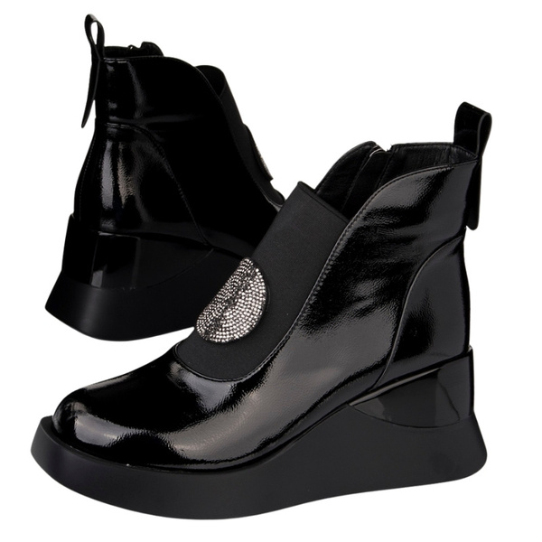 Lakierowane Botki damskie na koturnie D&A S.Barski MR52-104 czarne