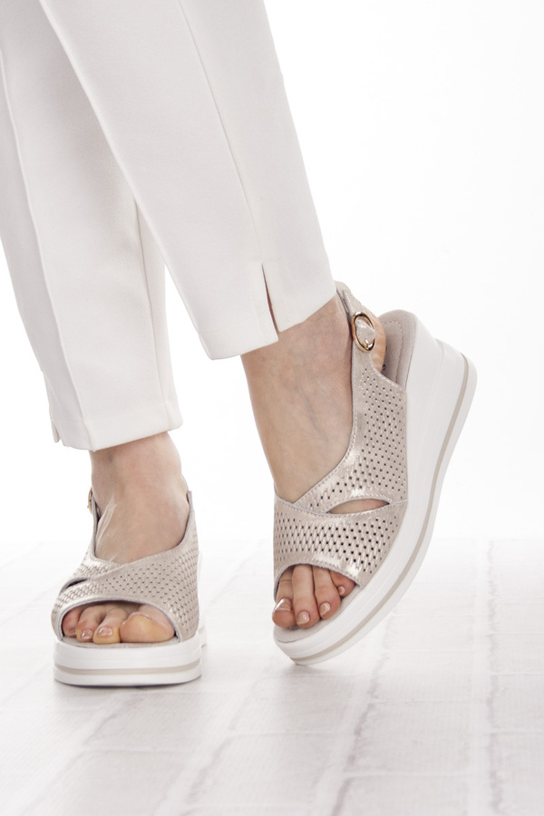 Sandały na koturnie damskie zlote S.Barski LR660 gold skórzane ażurowe