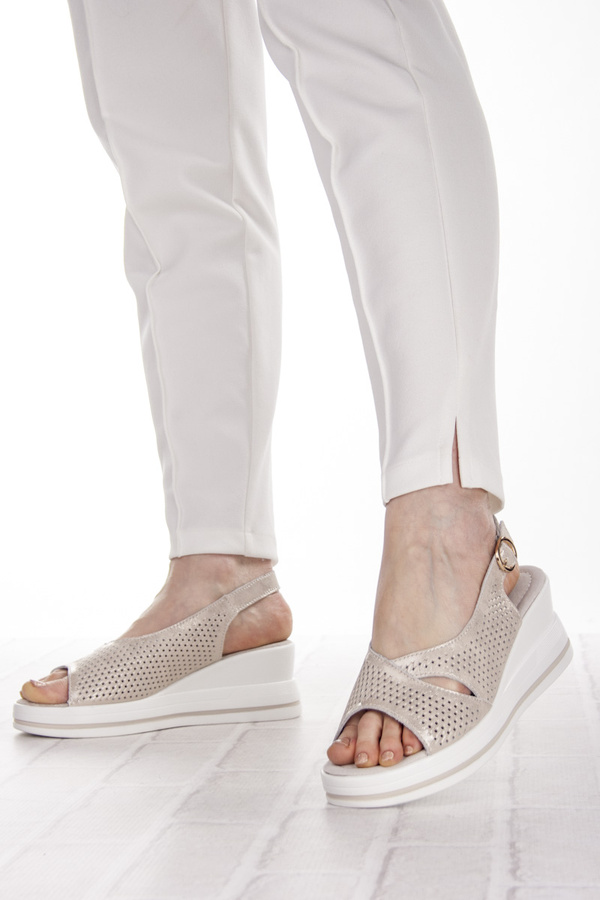 Sandały na koturnie damskie zlote S.Barski LR660 gold skórzane ażurowe