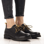 Czarne Półbuty damskie wiązane Venezia V472-01502-01BLA skórzane glany