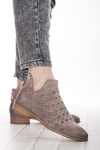 Beżowe ażurowe botki zamszowe Potocki 12664BG z dziurkami