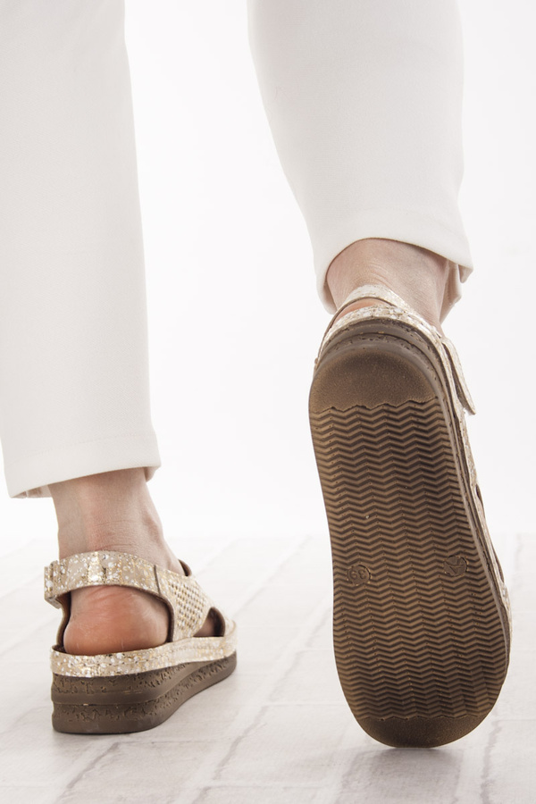 Skórzane Sandały damskie Maciejka L4494-25 złote na platformie