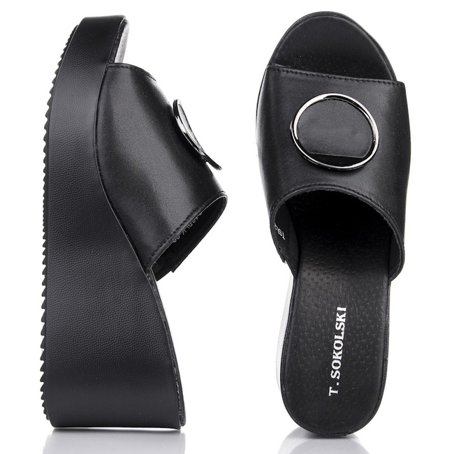 Klapki na koturnie skórzane T. Sokolski TS 246 BLK czarne z kółkiem