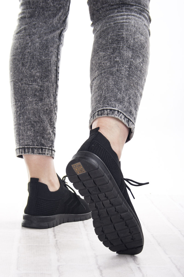 Sneakersy materiałowe damskie Potocki 16329BK czarne buty sportowe