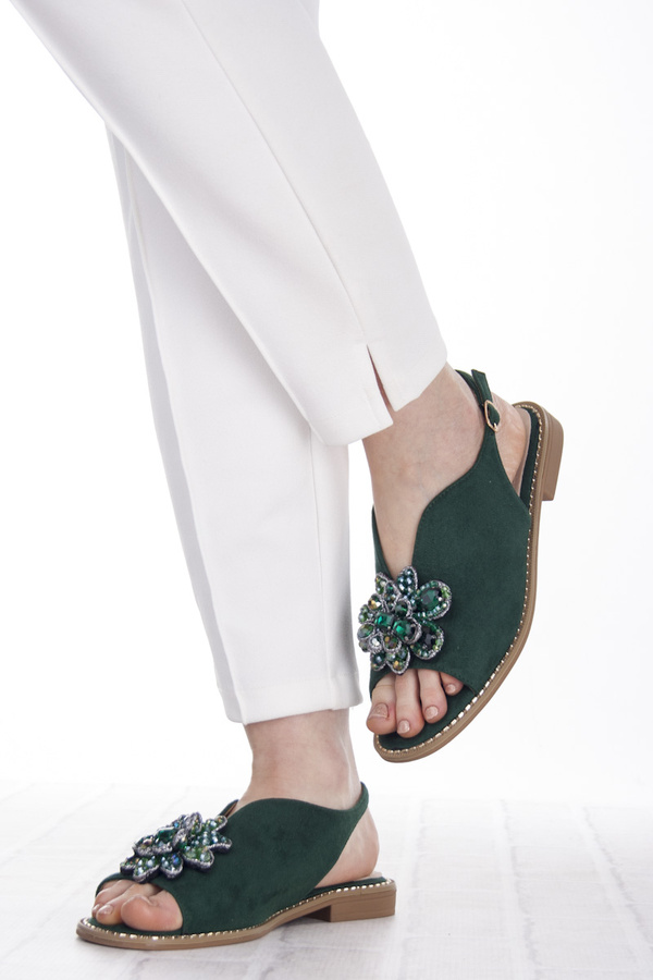 Zielone sandały damskie z ozdobą biżuterią S.Barski 001 green płaskie