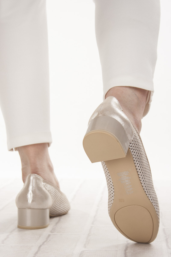 Złote czółenka ażurowe Caprice 22501-44 skórzane buty damskie