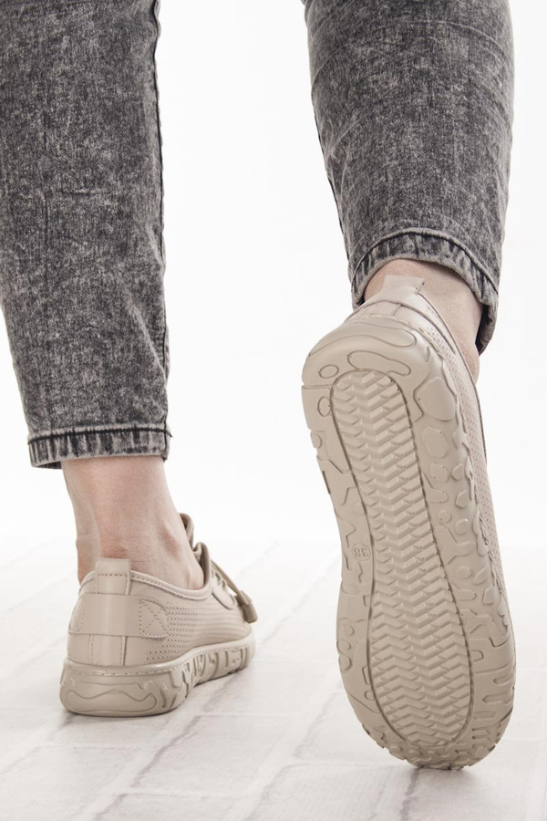 Beżowe półbuty wsuwane damskie T. SOKOLSKI OG 093-1 BEIGE skórzane