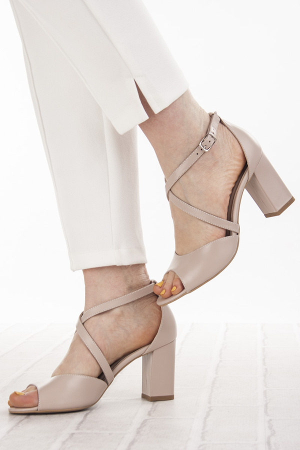 Beżowe sandałki damskie skórzane Kotyl 4317 beż lico buty taneczne