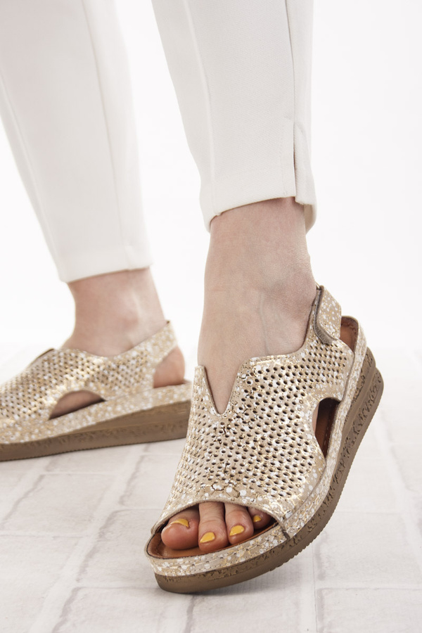 Skórzane Sandały damskie Maciejka L4494-25 złote na platformie