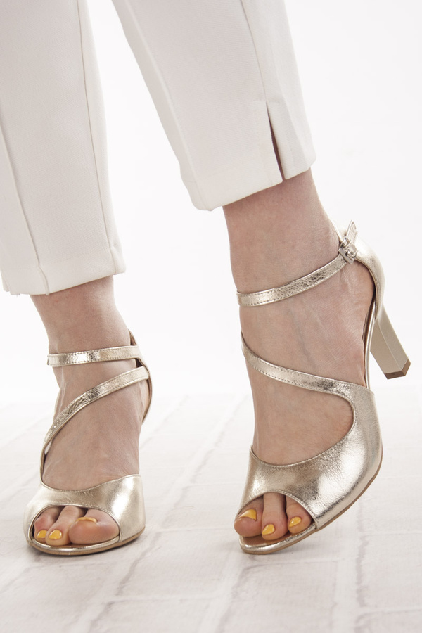 Złote sandałki na słupku Kotyl 4347 złoty lico skórzane buty taneczne