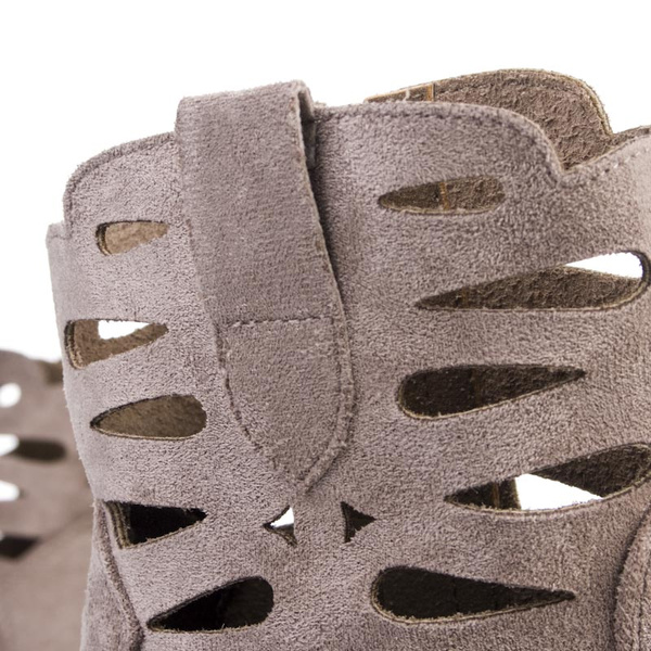 Beżowe ażurowe botki zamszowe Potocki 25-12558 kowbojki z dziurkami